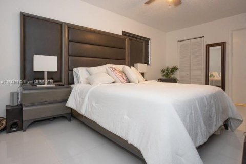 Condo in Doral, Florida, 2 bedrooms  № 1932649 - photo 8