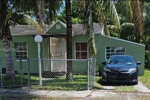 Villa ou maison à vendre à Miami, Floride: 3 chambres, 80.36 m2 № 1980411 - photo 1