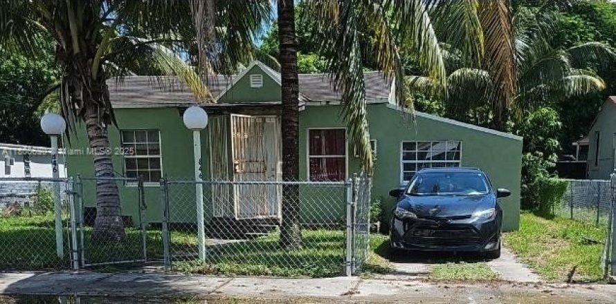 Villa ou maison à Miami, Floride 3 chambres, 80.36 m2 № 1980411