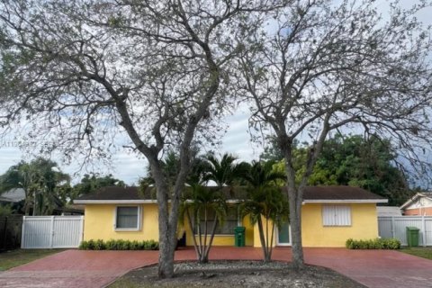House in Miami, Florida 3 bedrooms, 154.78 sq.m. № 2025914 - photo 23