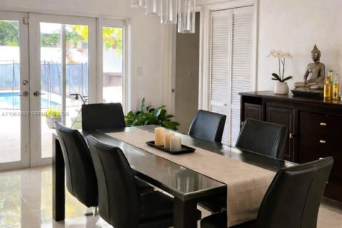 House in Miami, Florida 3 bedrooms, 154.78 sq.m. № 2025914 - photo 5