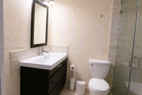 House in Miami, Florida 3 bedrooms, 154.78 sq.m. № 2025914 - photo 18