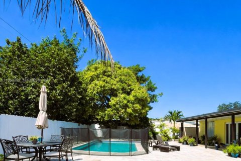 House in Miami, Florida 3 bedrooms, 154.78 sq.m. № 2025914