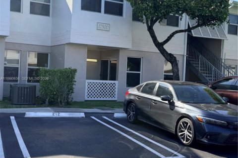 Condo in Hialeah, Florida, 1 bedroom  № 2057021 - photo 2