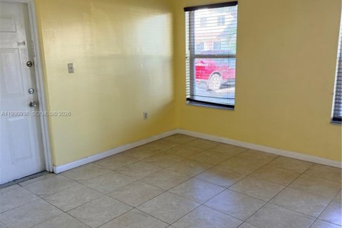 Condo in Hialeah, Florida, 1 bedroom  № 2057021 - photo 5
