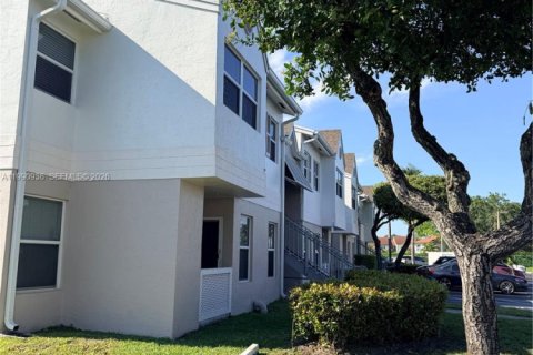 Condo in Hialeah, Florida, 1 bedroom  № 2057021 - photo 4