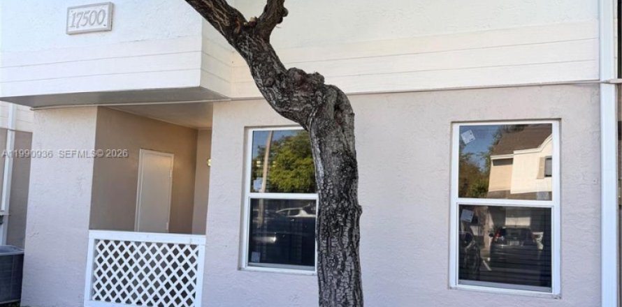 Condo in Hialeah, Florida, 1 bedroom  № 2057021