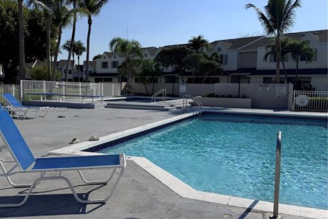 Condo in Hialeah, Florida, 1 bedroom  № 2057021 - photo 13