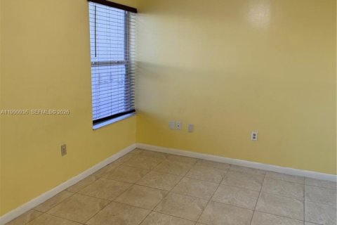 Condo in Hialeah, Florida, 1 bedroom  № 2057021 - photo 6