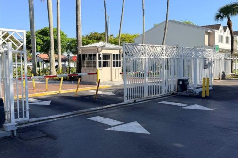 Condo in Hialeah, Florida, 1 bedroom  № 2057021 - photo 16