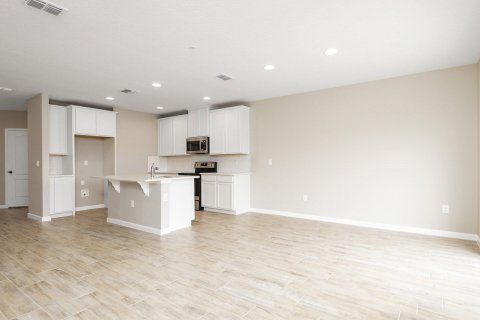 Townhouse in TOWNS AT LAKE MONROE COMMONS in Sanford, Florida 3 bedrooms, 128 sq.m. № 103118 - photo 1