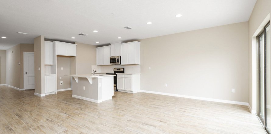 Townhouse in TOWNS AT LAKE MONROE COMMONS in Sanford, Florida 3 bedrooms, 128 sq.m. № 103118