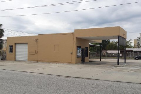 Propiedad comercial en alquiler en Tampa, Florida, 137.5 m2 № 1361037 - foto 2