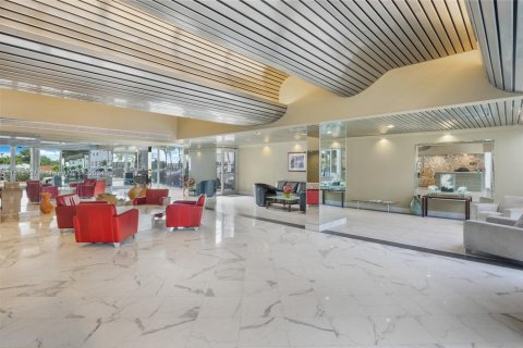Copropriété à vendre à Surfside, Floride: 2 chambres, 95.13 m2 № 2038084 - photo 15