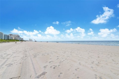 Copropriété à vendre à Surfside, Floride: 2 chambres, 95.13 m2 № 2038084 - photo 4