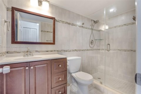 Copropriété à vendre à Surfside, Floride: 2 chambres, 95.13 m2 № 2038084 - photo 12