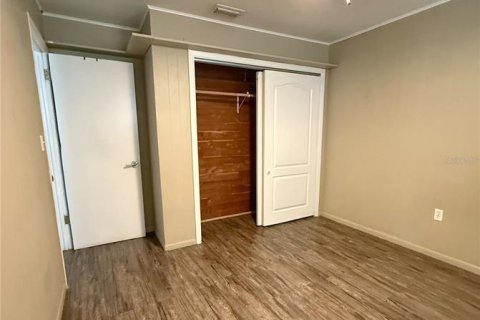 Propiedad comercial en venta en Bradenton, Florida, 6 dormitorios, 157.56 m2 № 2291816 - foto 8