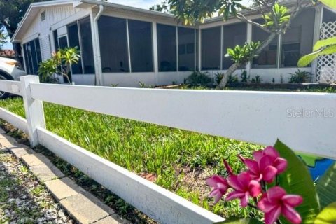 Commercial property in Bradenton, Florida 6 bedrooms, 157.56 sq.m. № 2291816