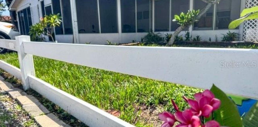 Propiedad comercial en Bradenton, Florida 6 dormitorios, 157.56 m2 № 2291816