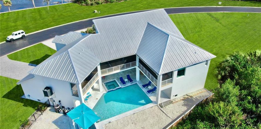 House in Englewood, Florida 3 bedrooms, 225.2 sq.m. № 1538008