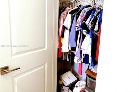 Townhouse in Florida City, Florida 3 bedrooms, 136.19 sq.m. № 2036734 - photo 17