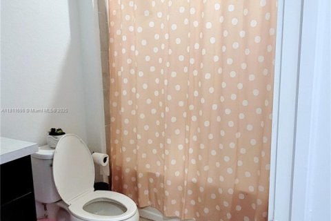 Townhouse in Florida City, Florida 3 bedrooms, 136.19 sq.m. № 2036734 - photo 21