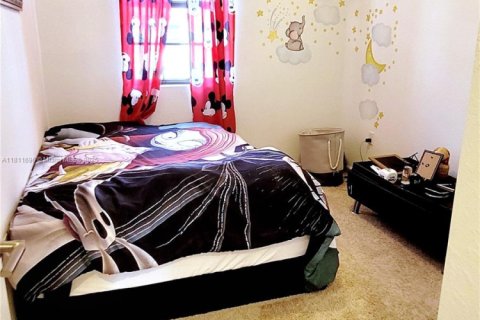 Townhouse in Florida City, Florida 3 bedrooms, 136.19 sq.m. № 2036734 - photo 16