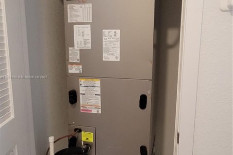 Townhouse in Florida City, Florida 3 bedrooms, 136.19 sq.m. № 2036734 - photo 22