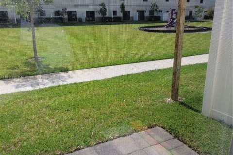 Townhouse in Florida City, Florida 3 bedrooms, 136.19 sq.m. № 2036734 - photo 25