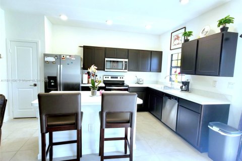 Townhouse in Florida City, Florida 3 bedrooms, 136.19 sq.m. № 2036734 - photo 7