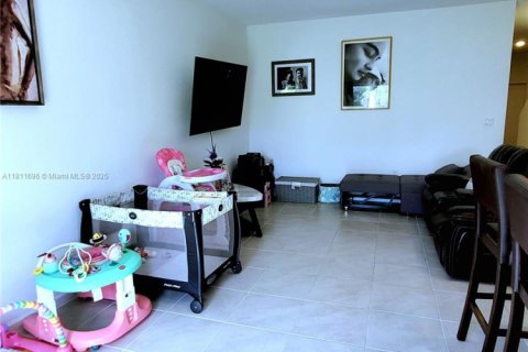 Townhouse in Florida City, Florida 3 bedrooms, 136.19 sq.m. № 2036734 - photo 4