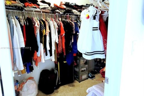 Townhouse in Florida City, Florida 3 bedrooms, 136.19 sq.m. № 2036734 - photo 13