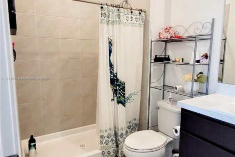 Townhouse in Florida City, Florida 3 bedrooms, 136.19 sq.m. № 2036734 - photo 15