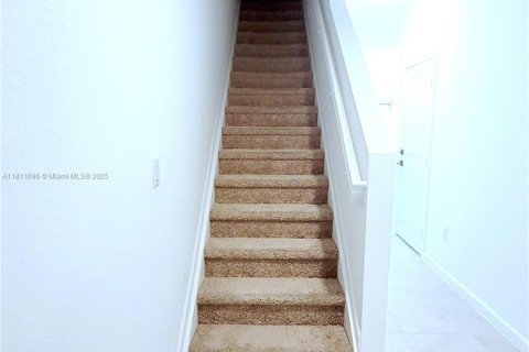 Townhouse in Florida City, Florida 3 bedrooms, 136.19 sq.m. № 2036734 - photo 9