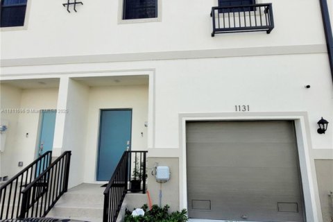 Таунхаус в Флорида-Сити, Флорида 3 спальни, 136.19м2 № 2036734