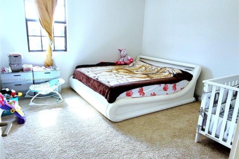 Townhouse in Florida City, Florida 3 bedrooms, 136.19 sq.m. № 2036734 - photo 11