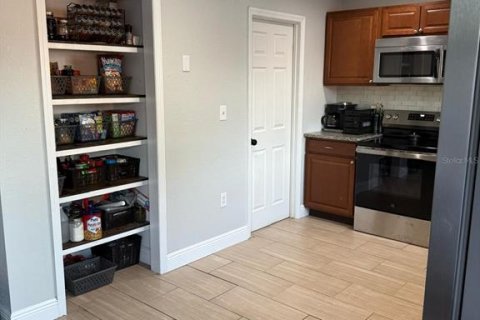 House in Deltona, Florida 4 bedrooms, 173.91 sq.m. № 2097582 - photo 6