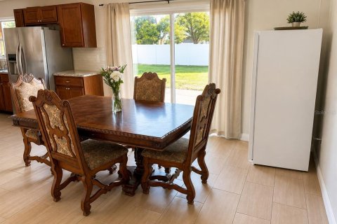 House in Deltona, Florida 4 bedrooms, 173.91 sq.m. № 2097582 - photo 2