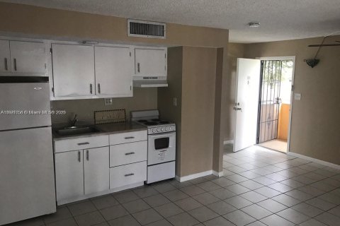 Condo in Hollywood, Florida, 1 bedroom  № 1974209 - photo 6