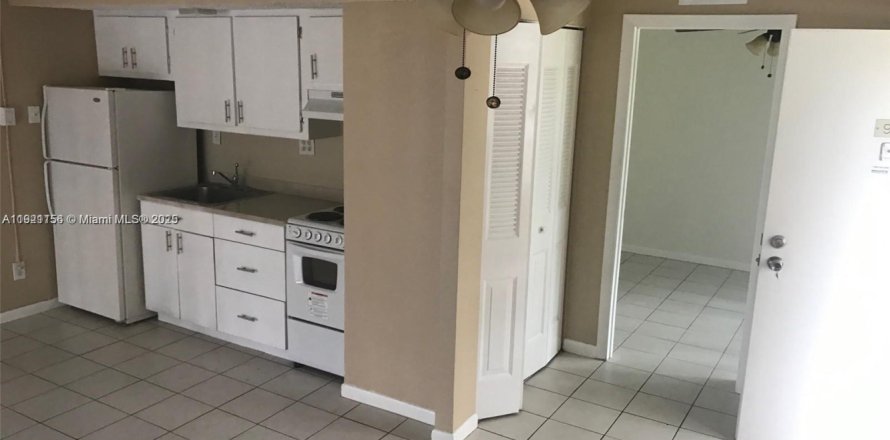 Condo in Hollywood, Florida, 1 bedroom  № 1974209