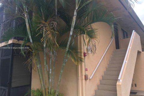 Condo in Hollywood, Florida, 1 bedroom  № 1974209 - photo 8