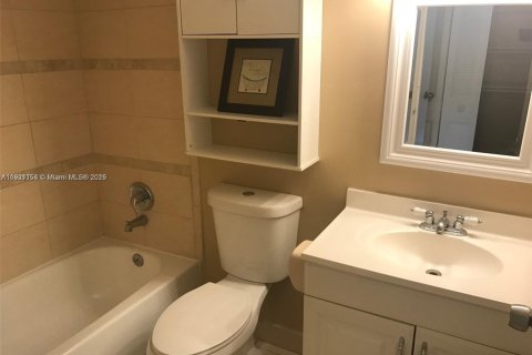 Condo in Hollywood, Florida, 1 bedroom  № 1974209 - photo 5