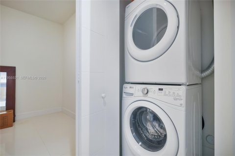 Condominio en alquiler en Aventura, Florida, 2 dormitorios, 101.64 m2 № 2010271 - foto 16