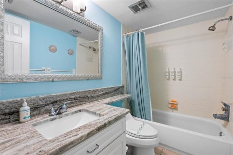 Condo in Sarasota, Florida, 2 bedrooms  № 2207768 - photo 13