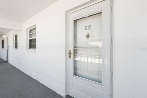Condo in Sarasota, Florida, 2 bedrooms  № 2207768 - photo 16
