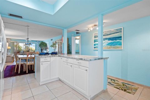 Condo in Sarasota, Florida, 2 bedrooms  № 2207768 - photo 21