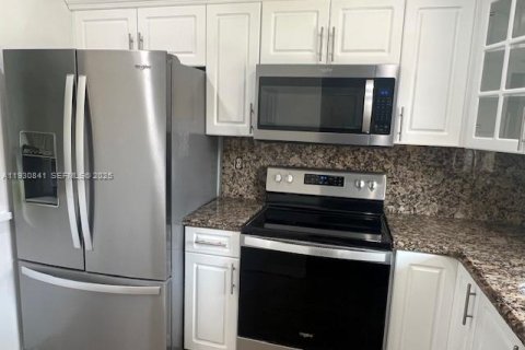 Купить кондоминиум в Хайалиа, Флорида 2 спальни, 72м2, № 1989520 - фото 3