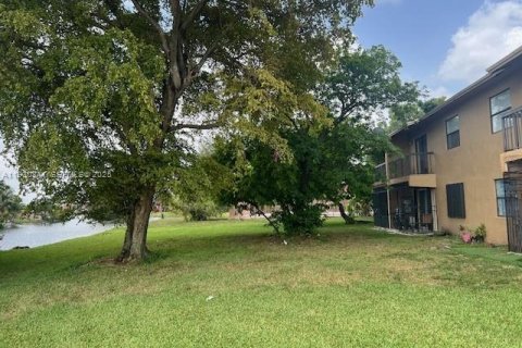 Купить кондоминиум в Хайалиа, Флорида 2 спальни, 72м2, № 1989520 - фото 1