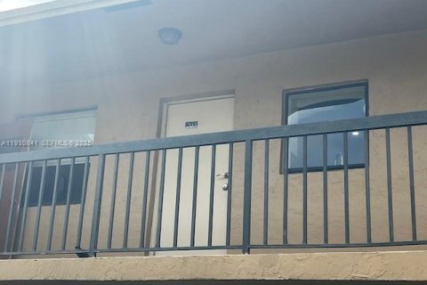 Купить кондоминиум в Хайалиа, Флорида 2 спальни, 72м2, № 1989520 - фото 2