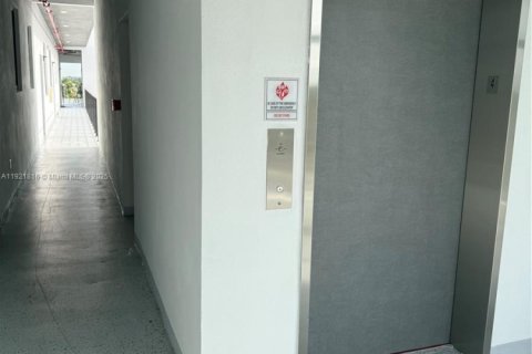 Снять в аренду квартиру в Хайалиа, Флорида 2 спальни, 80.36м2, № 1975720 - фото 18